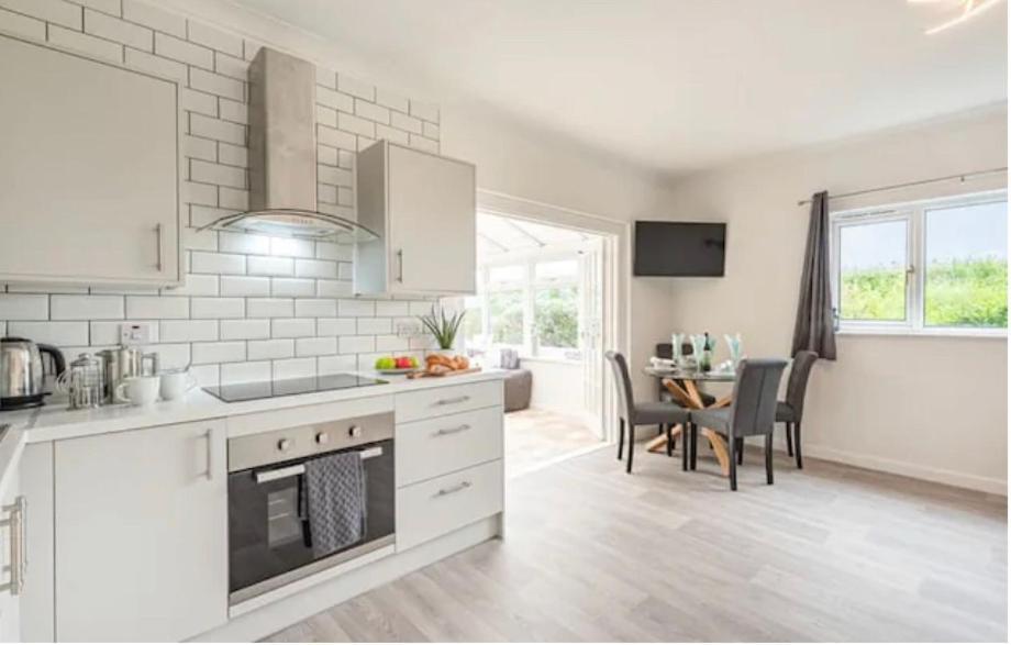 2 Bedroom Holiday Home In The Heart Of West Wales St Clears Extérieur photo